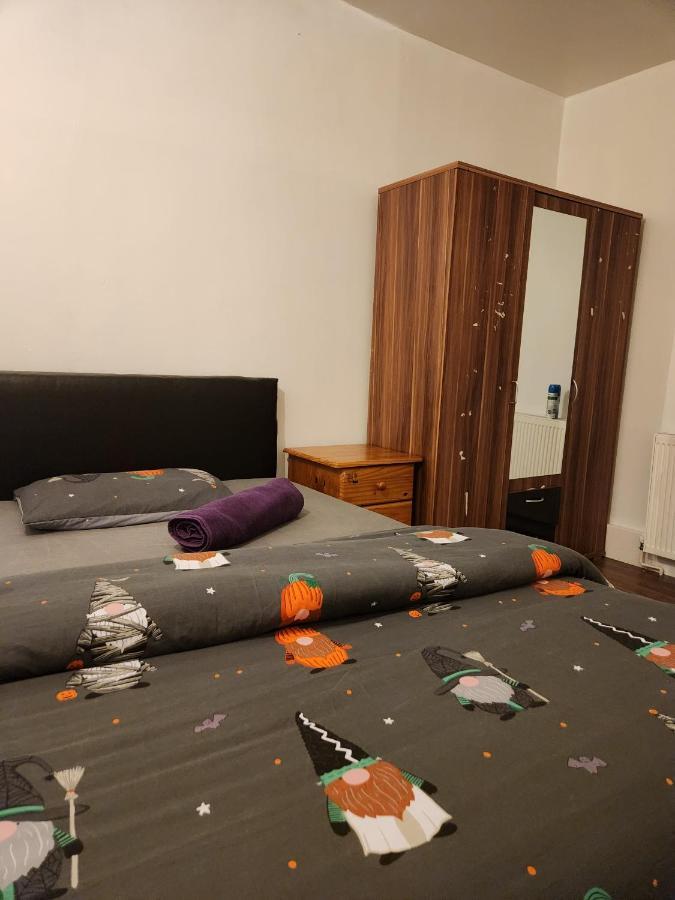 לונדון Affordable Private Rooms In Wembley מראה חיצוני תמונה