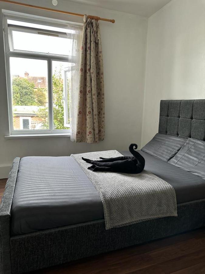 לונדון Affordable Private Rooms In Wembley מראה חיצוני תמונה